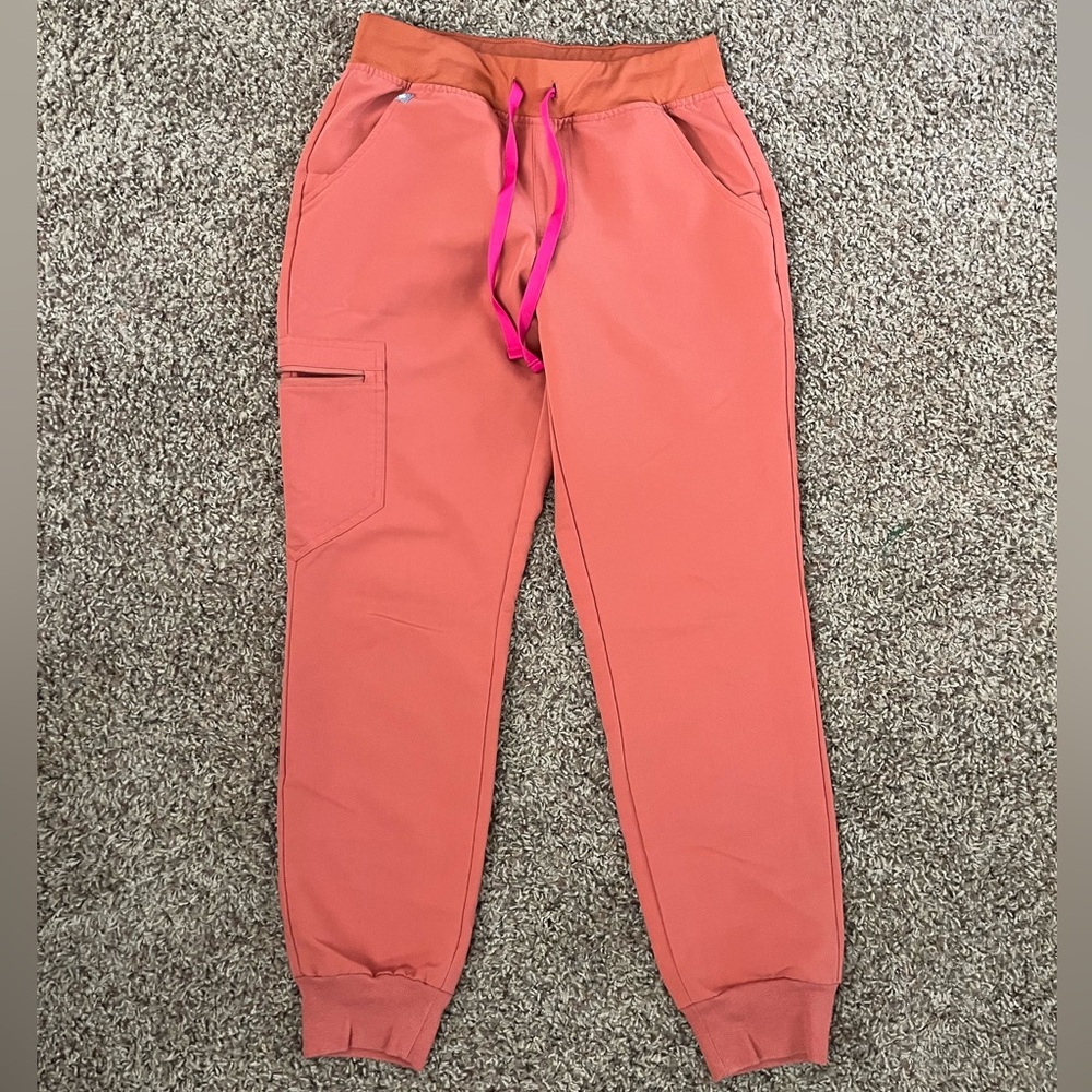 Figs Zamora Jogger in Terracotta
